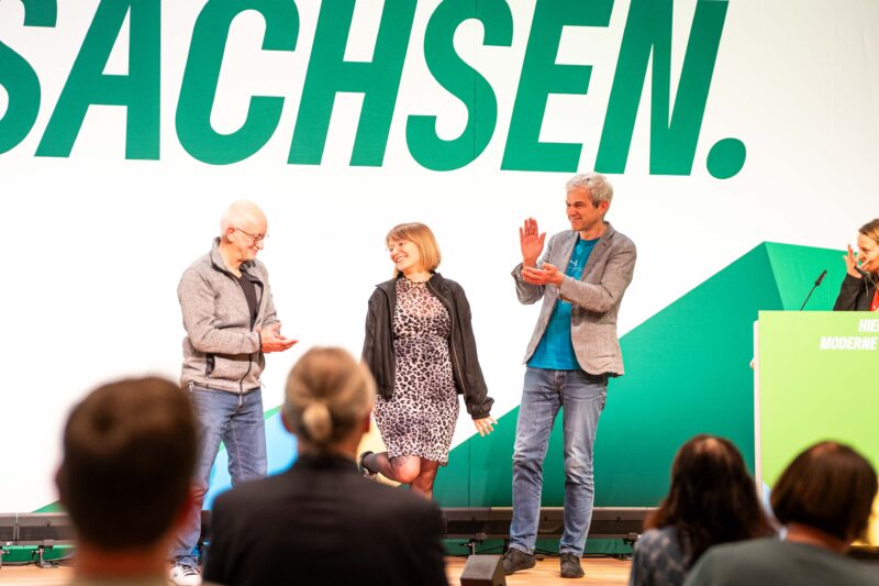 Dank auf der Bühne an Gerhard Liebscher, Lucie Hammecke und Volkmar Zschocke, die nicht erneut auf der Landeswahlliste kandidieren.